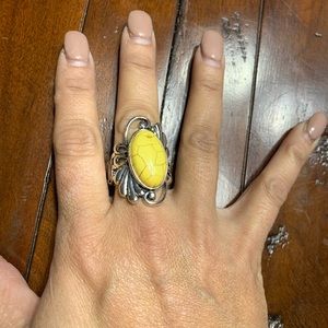 Gorgeous ring! Perfect for spring and summer